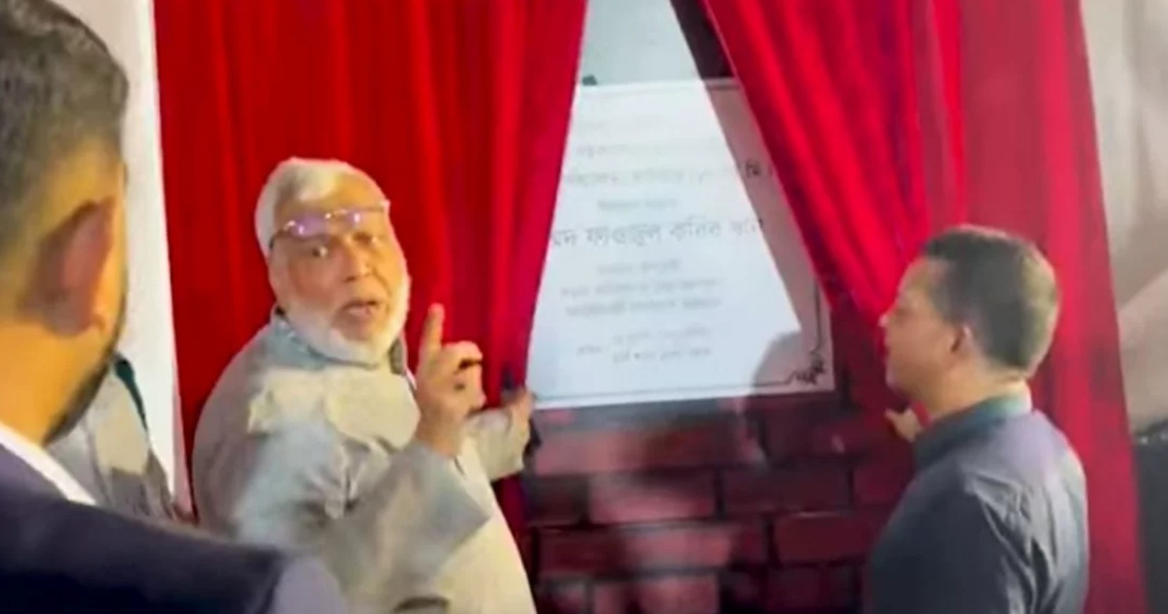 এটা কি আমার বাপের টাকায় করছে, কেন আমার নাম থাকবে?: উপদেষ্টা