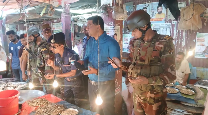 চিংড়ির ভেতরে জেলি, অতঃপর... টাঙ্গাইলের বাজারে যা ঘটল!