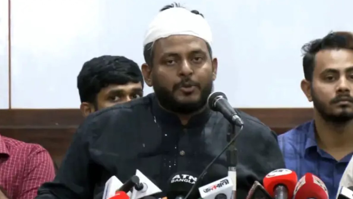 ডিএমপি কার্যালয় অভিমুখে মিছিল শেষে কঠোর কর্মসূচির ঘোষণা প্রকৌশল শিক্ষার্থীদের