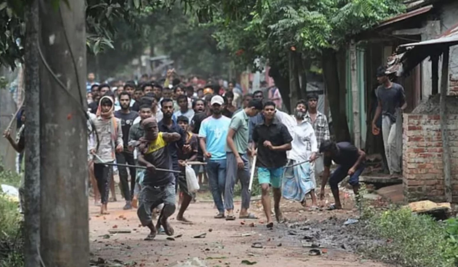চবি ক্যাম্পাসে উত্তেজনা, পরিস্থিতি নিয়ন্ত্রণে ১৪৪ ধারা জারি