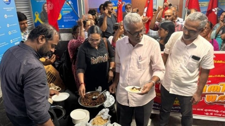ভারতের কেরালায় ভিন্নধর্মী প্রতিবাদ: ‘বিফ ফেস্ট’