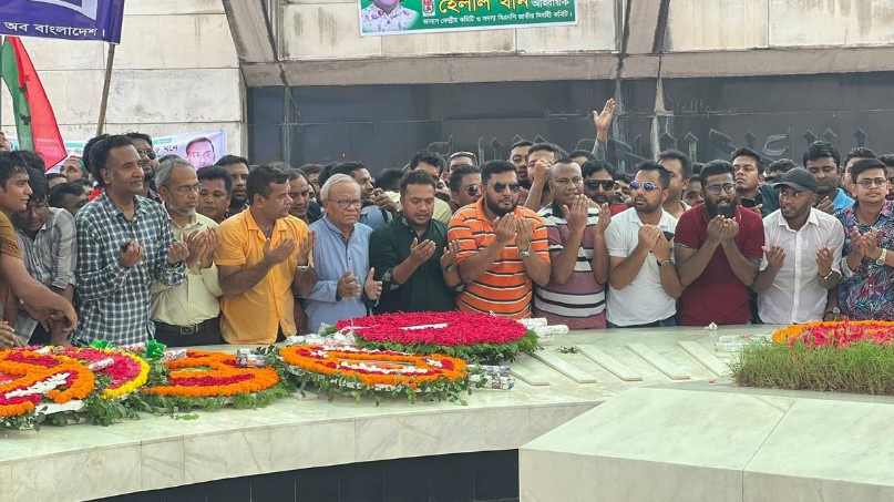 প্রতিষ্ঠাবার্ষিকীতে জিয়াউর রহমানের সমাধিতে বিএনপির শ্রদ্ধা নিবেদন