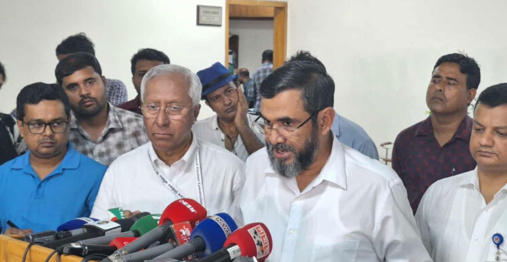 ইসি’র ঘোষণায় রাজনৈতিক মহলে জল্পনা: তাহলে কি আওয়ামী লীগ বাদ পড়তে যাচ্ছে?