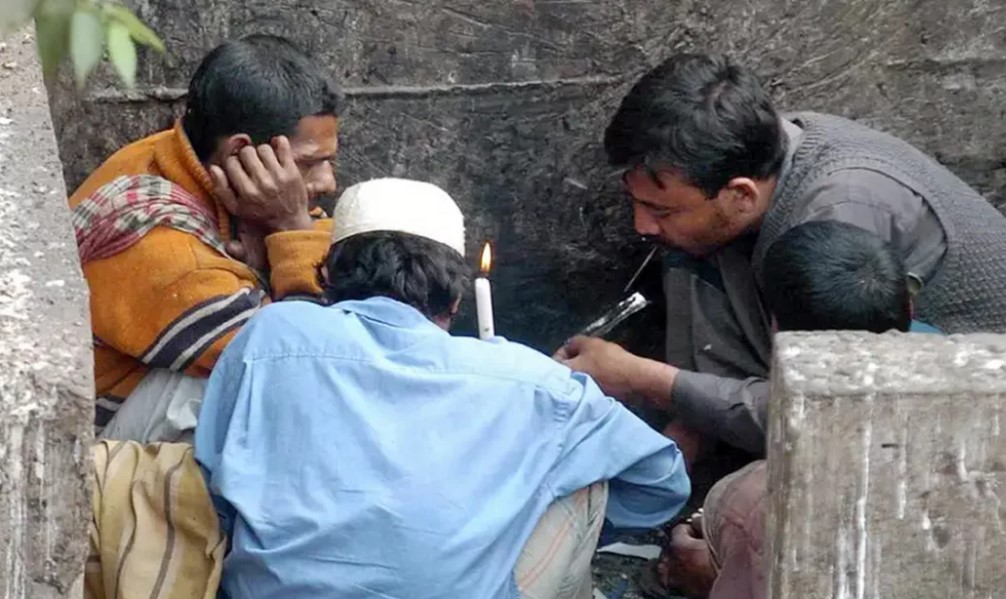 মাদকের ভয়াবহ পরিণতি: অকালে ঝরে যাচ্ছে জীবন, পঙ্গু হচ্ছে তরুণ সমাজ