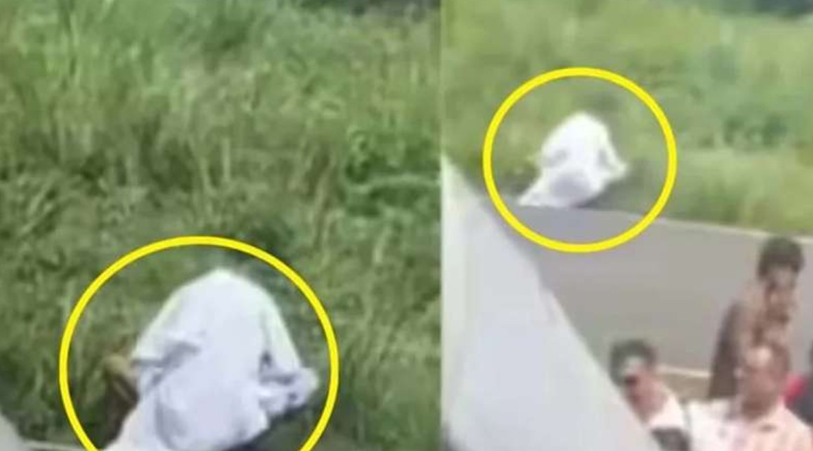 বিহারের বিমানবন্দরে অদ্ভুত দৃশ্য: বিমানে ওঠার আগে রানওয়ের পাশে প্রস্রাব