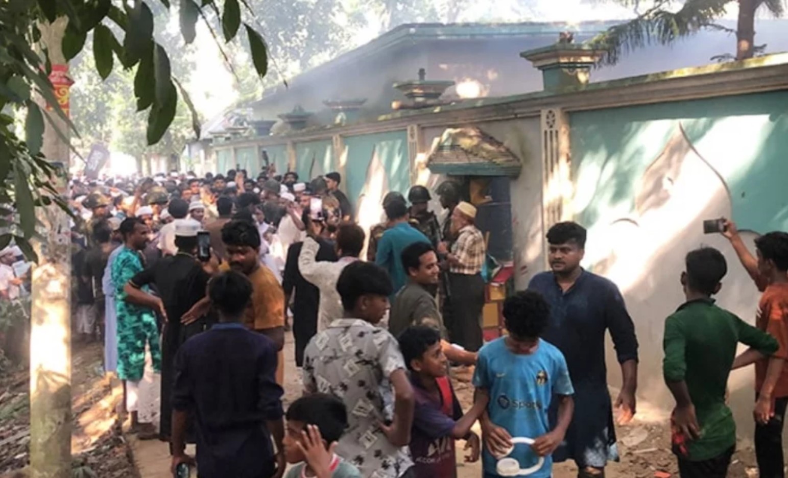 নুরাল পাগলার মরদেহ কবর থেকে তুলে পুড়িয়ে দেওয়ার ঘটনায় মামলা দায়ের