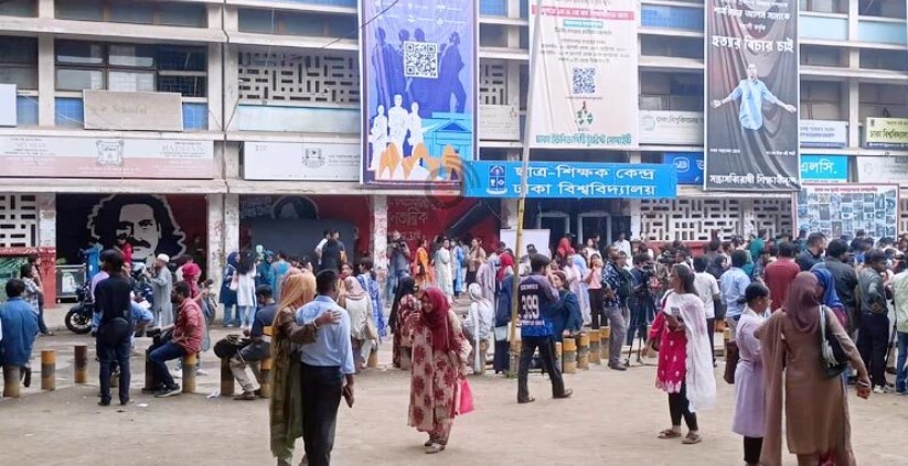 টিএসসি কেন্দ্রে তিন ঘণ্টায় ৩৫% ভোট