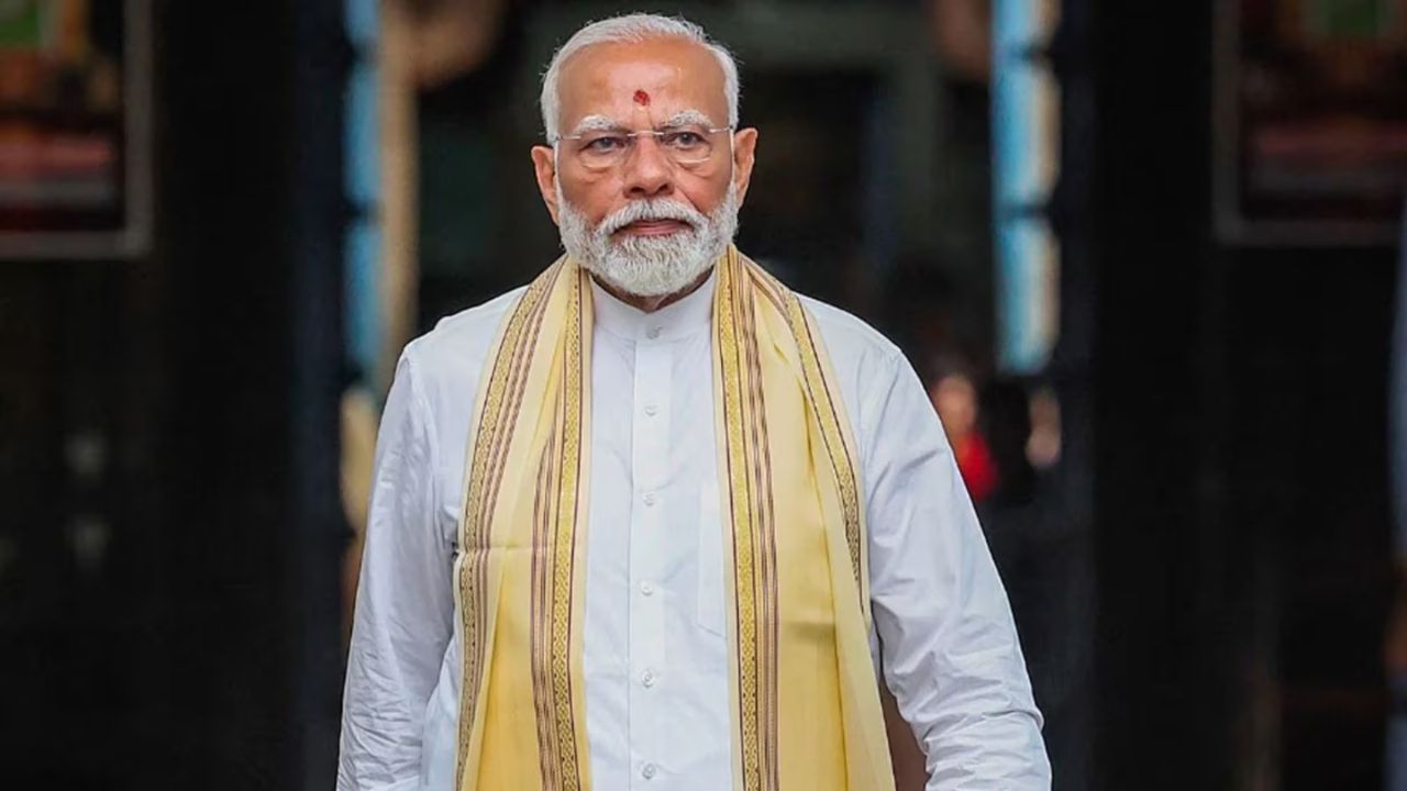 মোদির ৭৫তম জন্মদিনে বলিউড ও দক্ষিণী সিনেমার তারকাদের শুভেচ্ছা