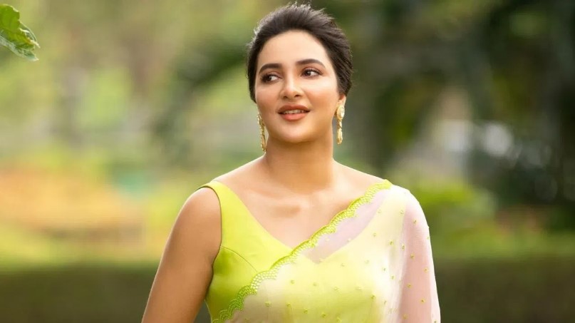 চরিত্র বদলের খেলায় শুভশ্রী গাঙ্গুলি