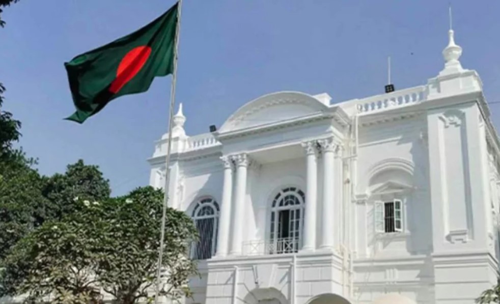 ৫ আগস্ট শেখ হাসিনা পদত্যাগ করেননি : রাষ্ট্রনিযুক্ত আইনজীবী