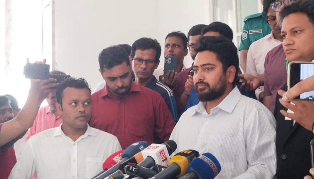 আওয়ামী লীগকে দল হিসেবে বিচারের আওতায় আনা উচিত: নাহিদ ইসলাম