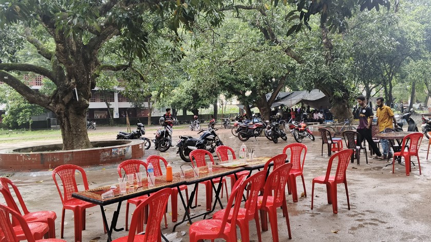 রাজশাহী বিশ্ববিদ্যালয় শাটডাউন: শিক্ষক-শিক্ষার্থী-কর্মকর্তা মুখোমুখি অবস্থানে