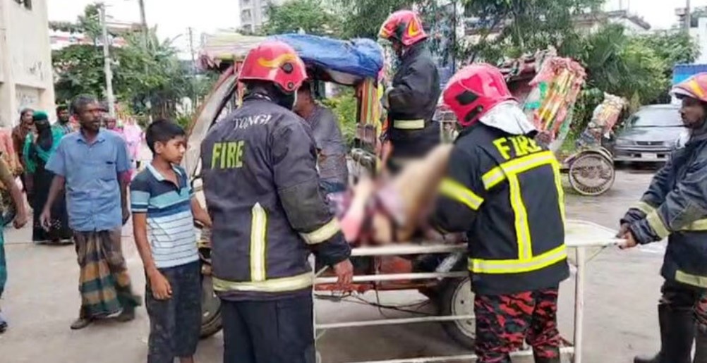 টঙ্গীতে কেমিক্যাল গোডাউনে ভয়াবহ আগুন: ফায়ার সার্ভিসের সদস্যদের সাহসী প্রচেষ্টা
