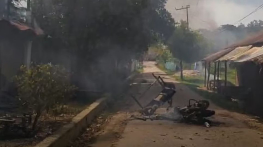 খাগড়াছড়িতে ১৪৪ ধারার মধ্যে সংঘর্ষ, রামসু বাজারে আগুন
