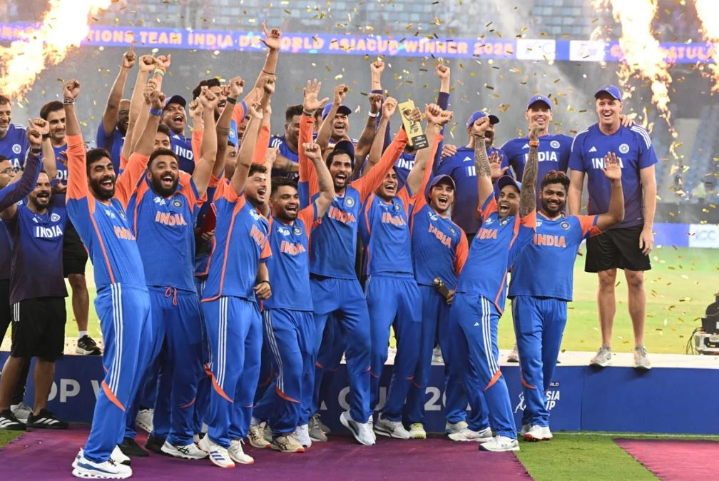 ফাইনালের পর মাঠে নাটক: ট্রফি প্রদান অনুষ্ঠান বাতিল, দর্শকদের স্লোগানে গর্জে উঠল স্টেডিয়াম