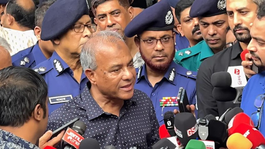 খাগড়াছড়ির ঘটনায় প্রতিবেশী দেশের ইন্ধন রয়েছে: স্বরাষ্ট্র উপদেষ্টা