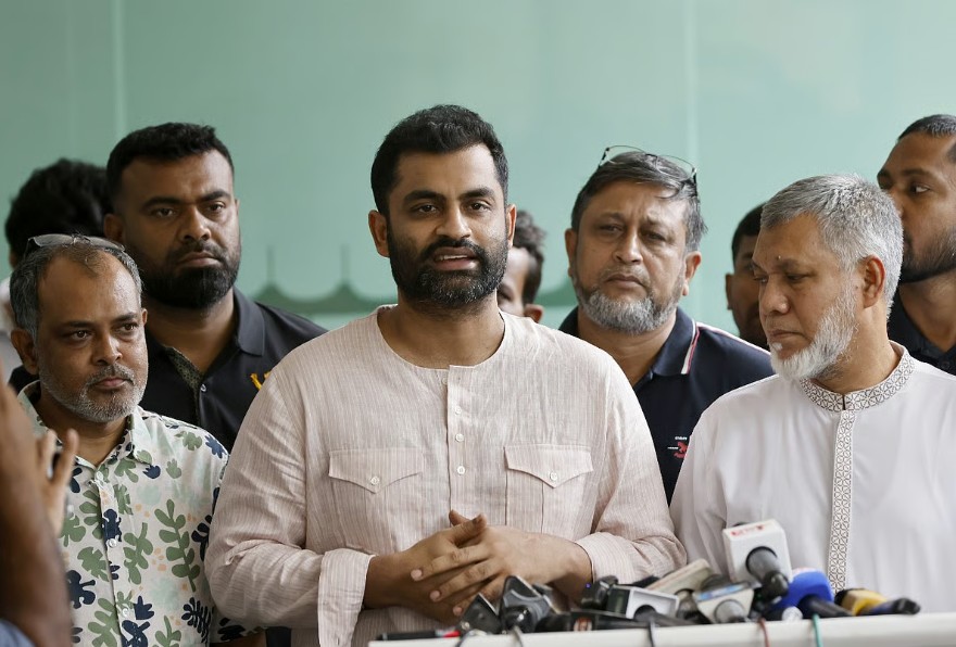 বিসিবি নির্বাচন থেকে সরে দাঁড়িয়ে ক্ষুব্ধ তামিম,  নেপথ্যে  কি?