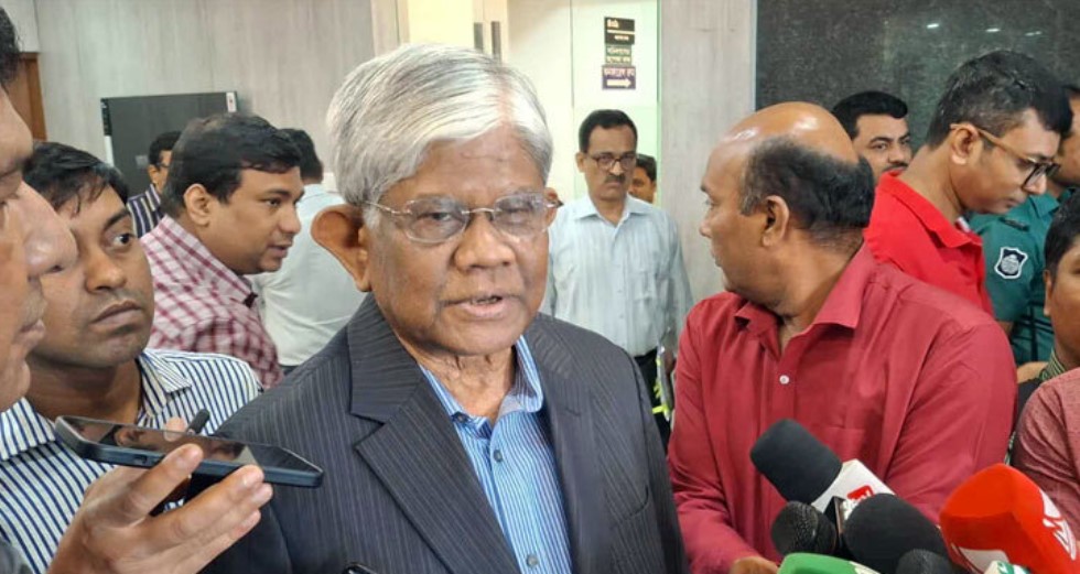 অর্থনৈতিক দিক দিয়ে আমি স্বস্তিতে আছি: ড. সালেহউদ্দিন আহমেদ