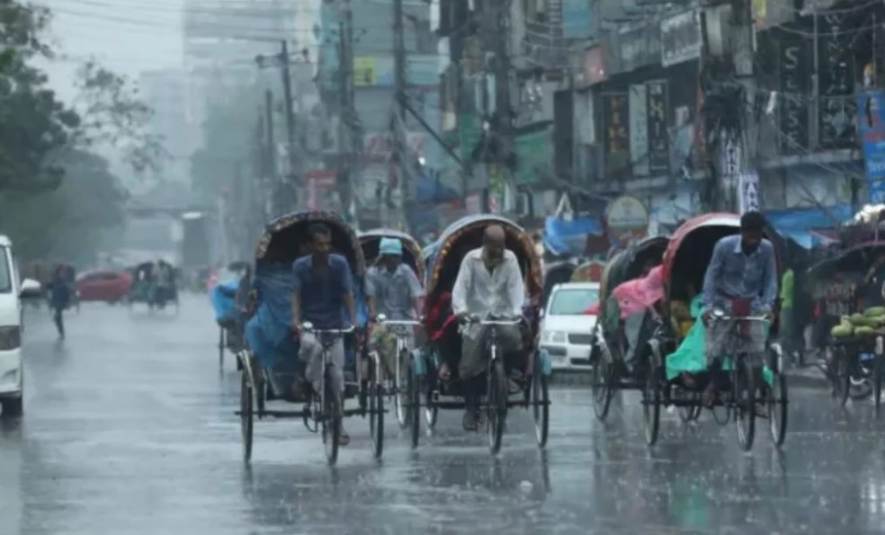 সতর্কতা জারি: ঢাকাসহ ২০ জেলার ওপর দিয়ে ৬০ কিমি বেগে ঝোড়ো হাওয়ার শঙ্কা