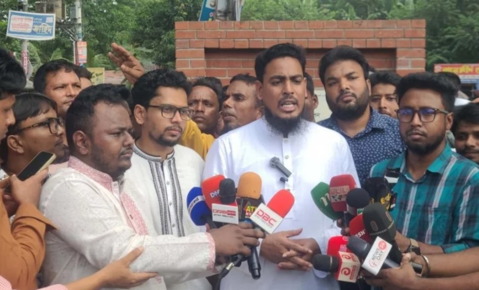 দায়সারাভাবে ক্ষমতা হস্তান্তর গ্রহণযোগ্য নয়: আখতার হোসেন