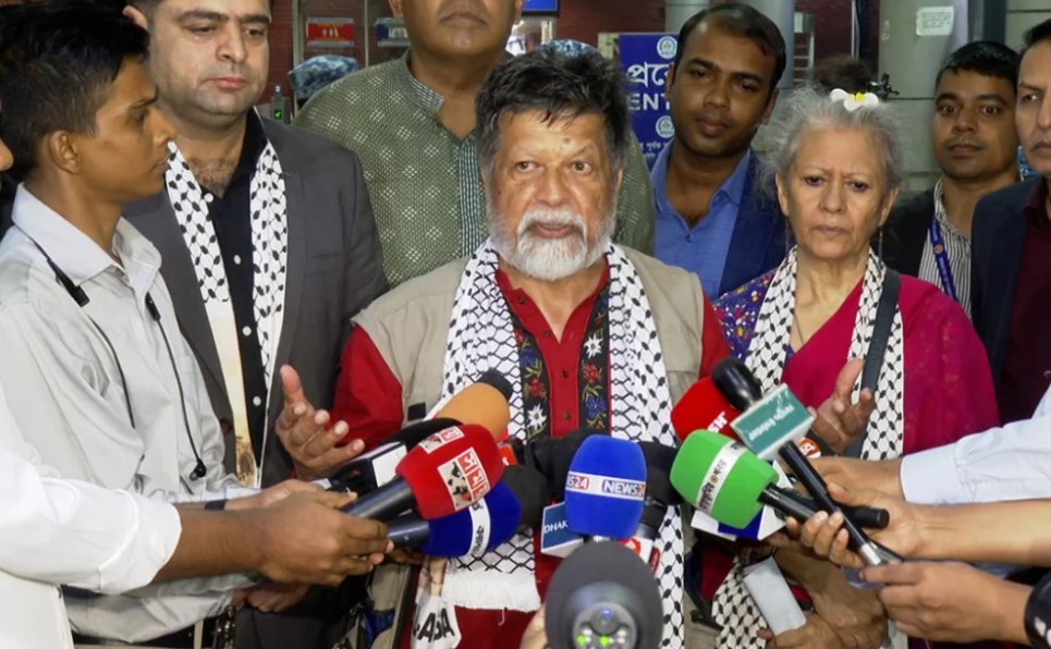 আমার পাসপোর্ট মাটিতে ছুড়ে ফেলে দিয়েছে তারা:শহিদুল আলম