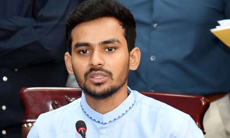 জুলাই নিয়ে কাজ করলেই প্রশ্ন: বাজেট বিতর্ক নিয়ে মুখ খুললেন আসিফ মাহমুদ