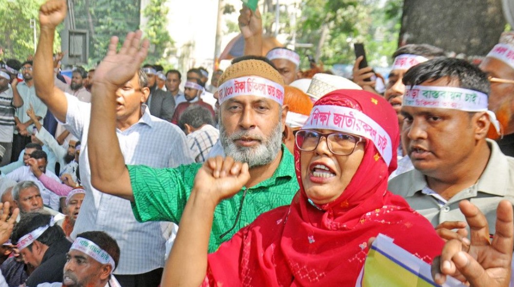 শিক্ষক আন্দোলনের মোড়বদল: ‘লংমার্চ টু যমুনা’ স্থগিত, নতুন কর্মসূচি ঘোষণা