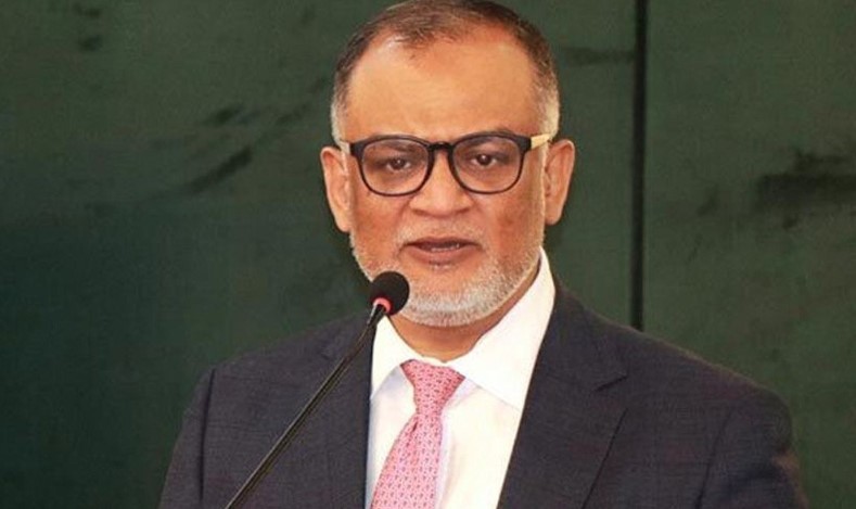 রাতে ফ্লাইট চালুর চেষ্টা চলছে: কার্গো ভিলেজের আগুন পরিদর্শনে উপদেষ্টা