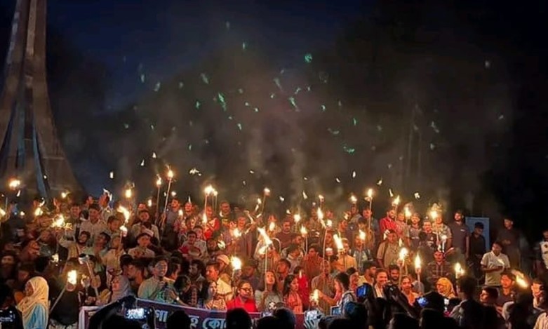 তিস্তা মহাপরিকল্পনা’র দাবিতে চবি শিক্ষার্থীদের মশাল মিছিল, ভারতকে কড়া হুঁশিয়ারি