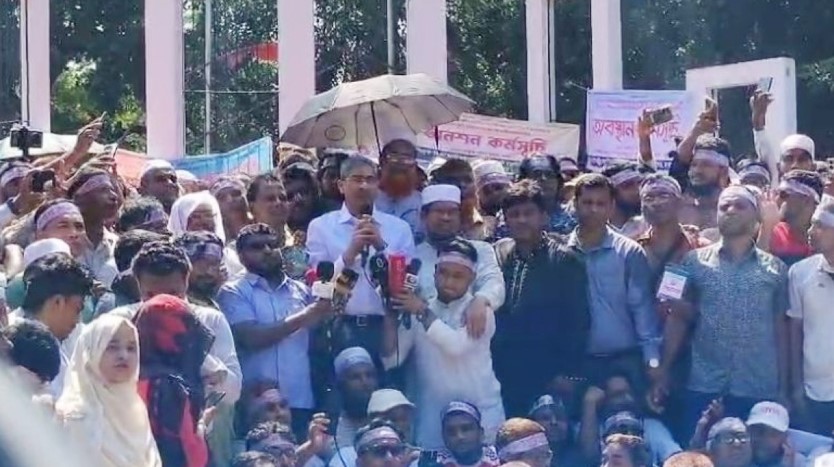 এমপিওভুক্ত শিক্ষকদের আমরণ অনশনে সংহতি জানালেন এ্যানি