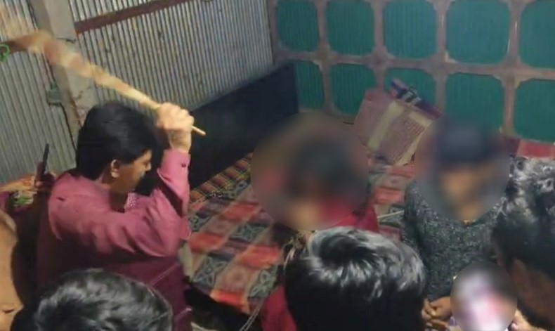 কুমিল্লায় প্রবাসীর স্ত্রীকে বেঁধে লাঠিপেটা করলেন যুবলীগ নেতা