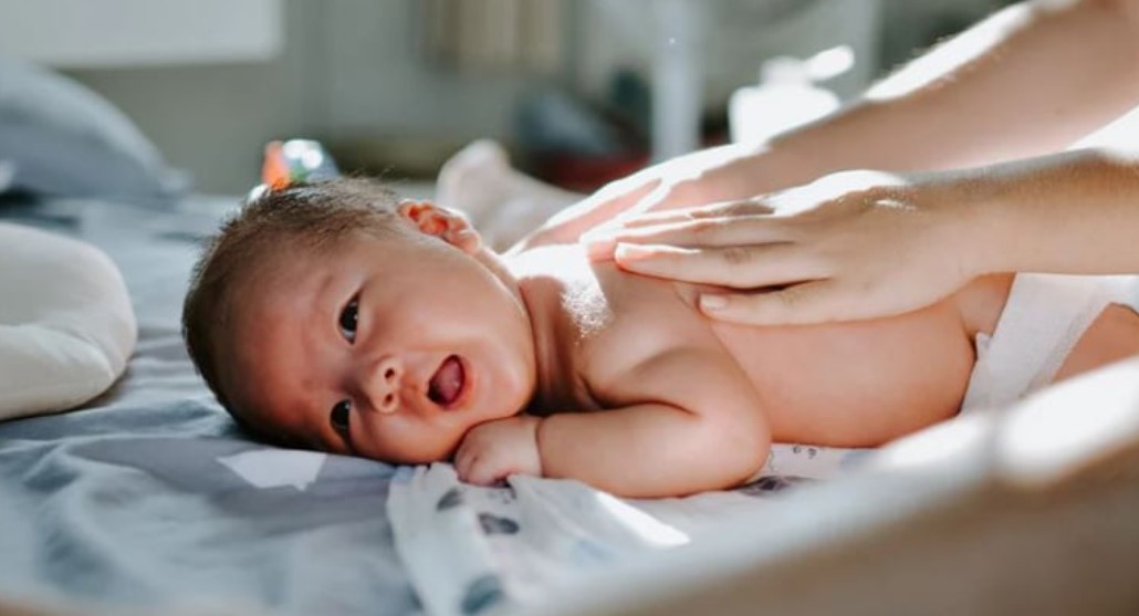 শিশুকে তেল মালিশের সময় যে ভুলগুলো ভুলেও করবেন না