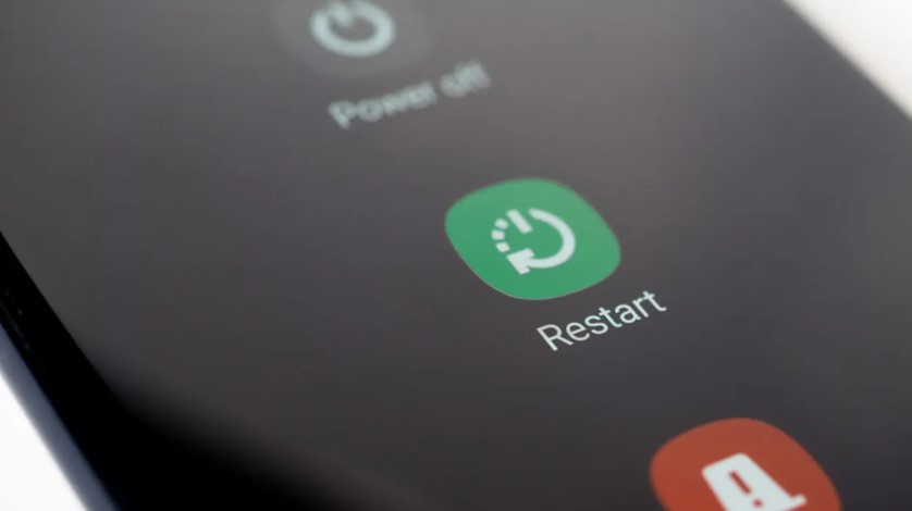 ফোন হ্যাং করলে কী করবেন? পাওয়ার বাটন ছাড়াই রিস্টার্টের সহজ টিপস