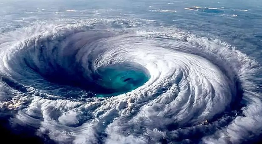 ‘মন্থা’ কোথায় আঘাত হানবে? ঘূর্ণিঝড়ের সম্ভাব্য গতিপথ ও সময়