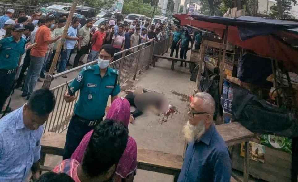 ফার্মগেটে মেট্রোরেলের বিয়ারিং প্যাড ছিটকে পড়ে পথচারী নিহত