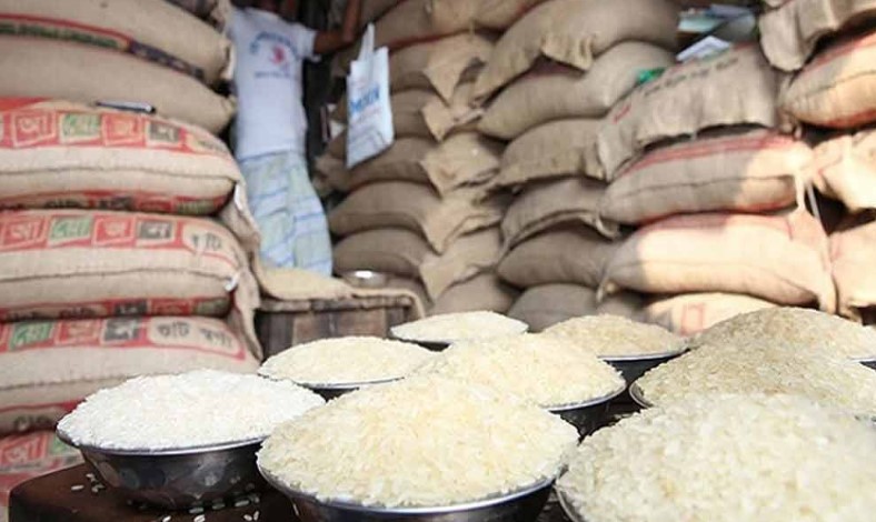 নিম্ন-আয়ের মানুষের দুর্ভোগ গরিবের বরাদ্দ চাল নিয়ে 'চালবাজি' থামছে না