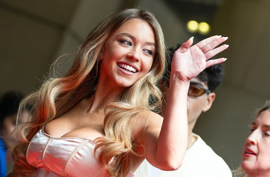 অভিনয় ছেড়ে শরীর নিয়েই বেশি চর্চা হয় কেন সিডনি সুইনি মুখ খুললেন নগ্ন দৃশ্য বিতর্কে