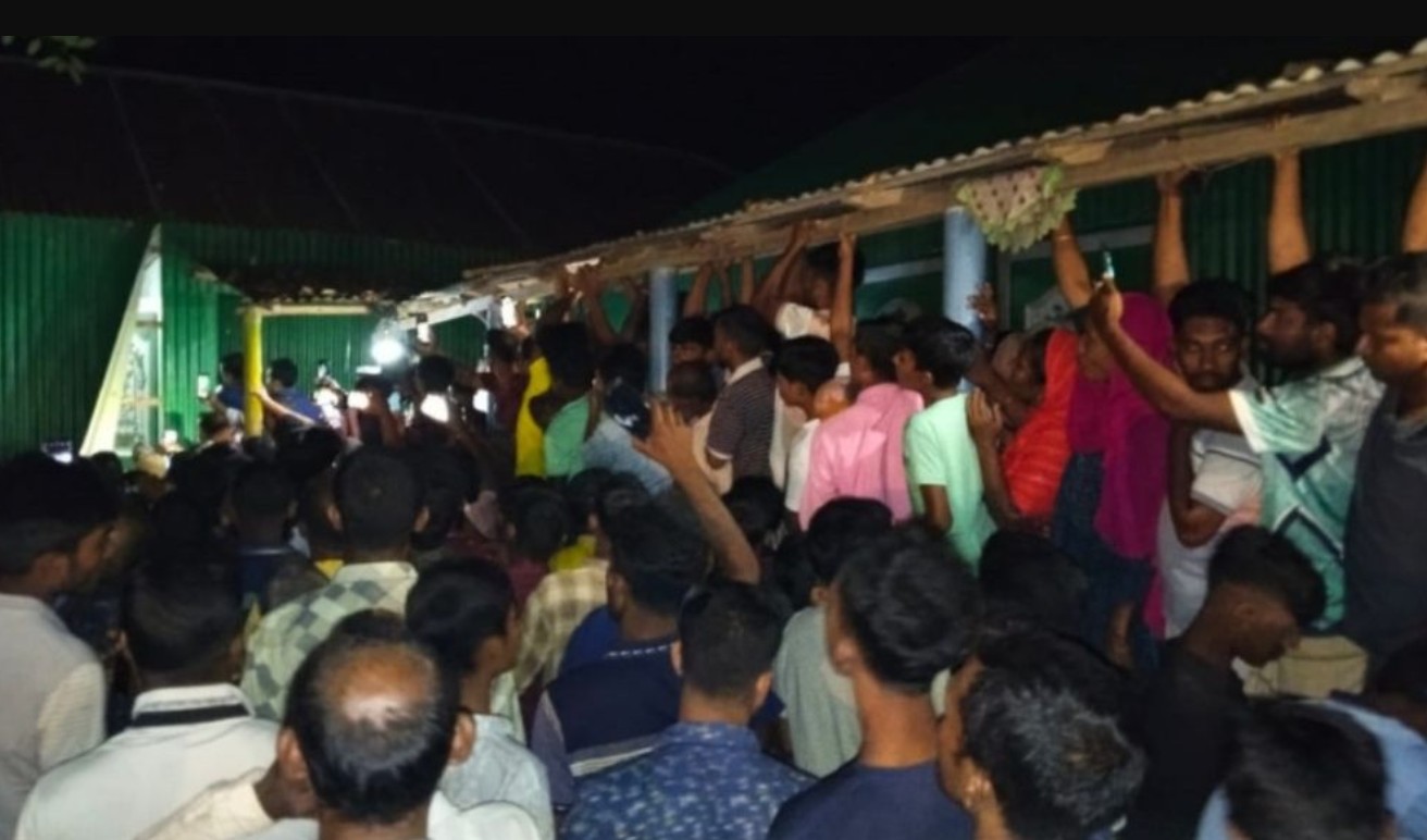 পাবনায় মাদকাসক্ত ছেলের হাতে বাবা খুন, তিন এসআই আহত