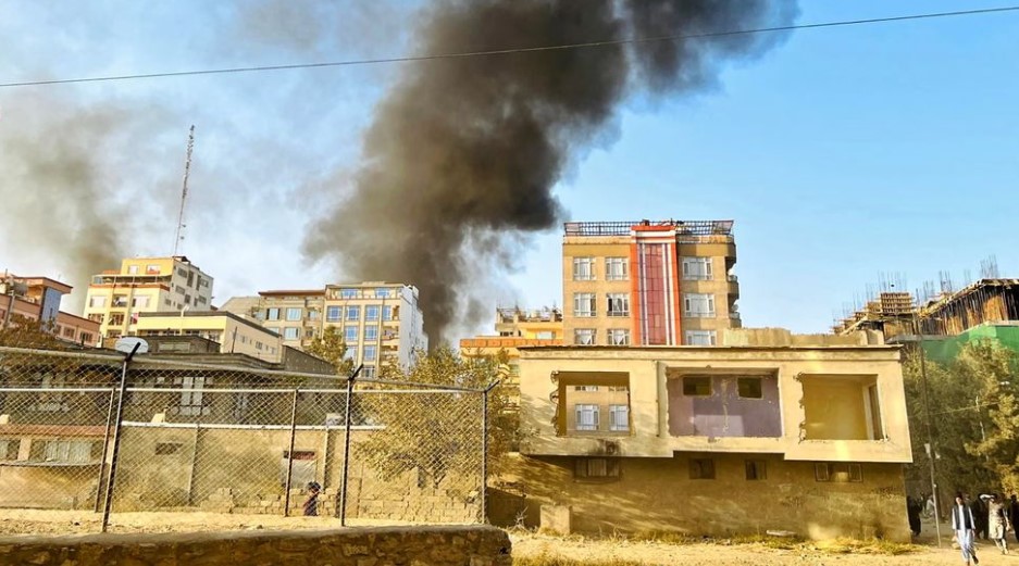 যুদ্ধবিরতি আলোচনার মধ্যেই আফগানিস্তানে গোলাবর্ষণ পাকিস্তানের; উত্তেজনা চরমে