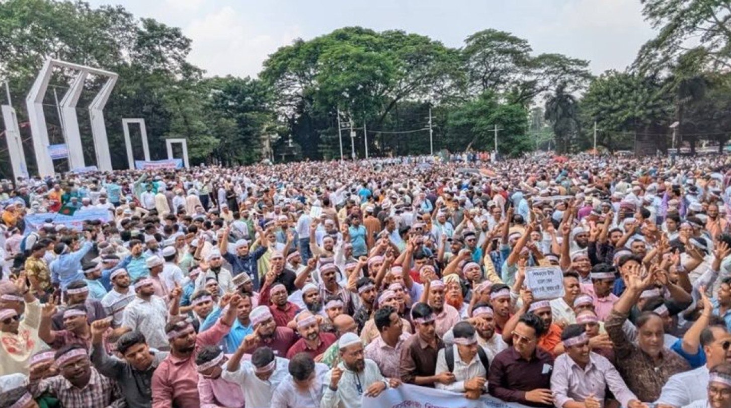 বেতন বাড়বে না আন্দোলন চলবে? শিক্ষকদের দাবিতে নতুন মোড়