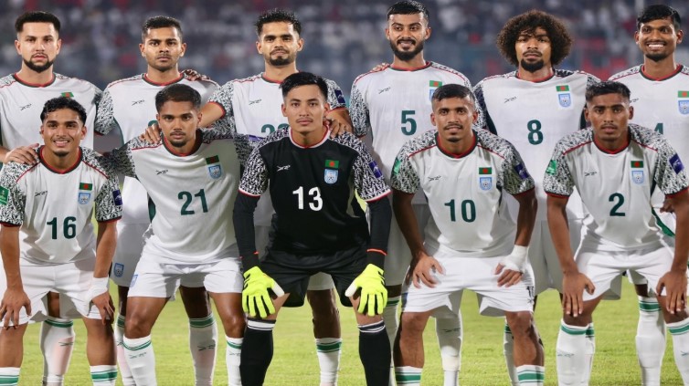 ফুটবল উন্মাদনা: ৬ মিনিটে সব টিকিট বিক্রি, তোলপাড় সামাজিক যোগাযোগমাধ্যমে