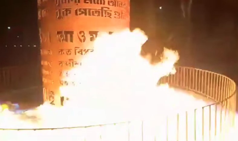 বরগুনায় জুলাই শহীদ স্মৃতিস্তম্ভে আগুন দেওয়ার ঘটনায় চাঞ্চল্য
