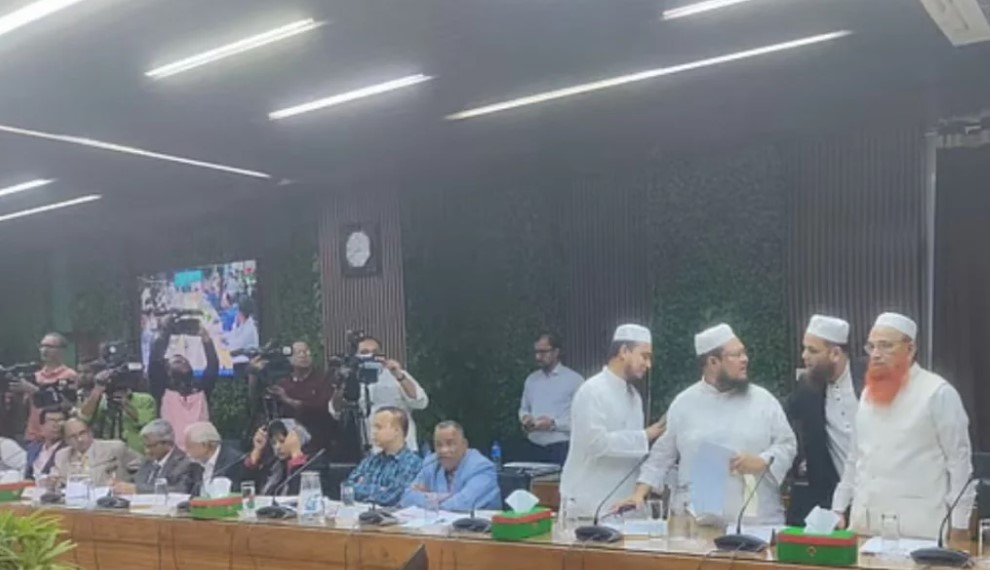 ইসির সংলাপে নাটক: ঐক্যজোটের এক অংশকে বের করে দিল আরেক পক্ষ