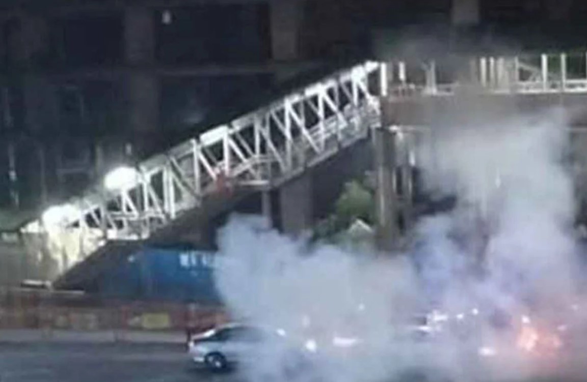 ককটেল বিস্ফোরণে কাঁপল কারওয়ান বাজার