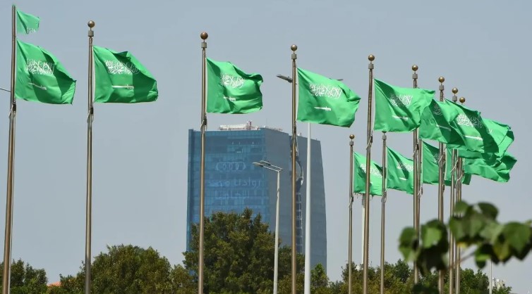 বিদেশি কর্মী নিয়োগে 'ইউ-টার্ন' সৌদির,কমছে বেতন ও সুবিধা