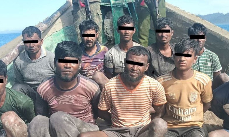 সাগরে মাছ ধরতে গিয়ে বিপদ: ট্রলারসহ ১৬ জেলে এখন আরাকান আর্মির কব্জায়