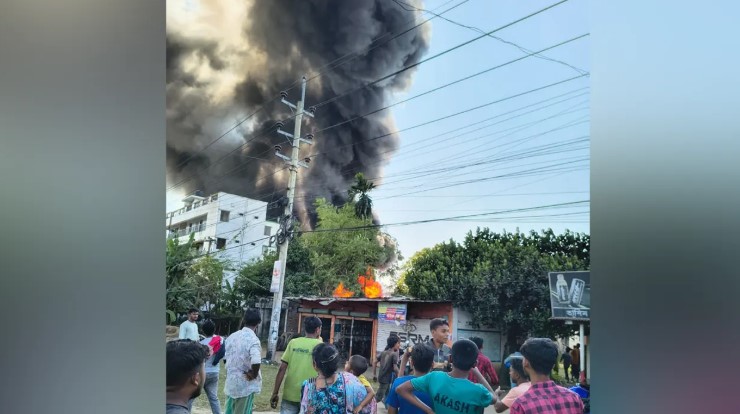 গাজীপুরে কয়েল কারখানায় ভয়াবহ আগুন, নিয়ন্ত্রণে ৯ ইউনিট