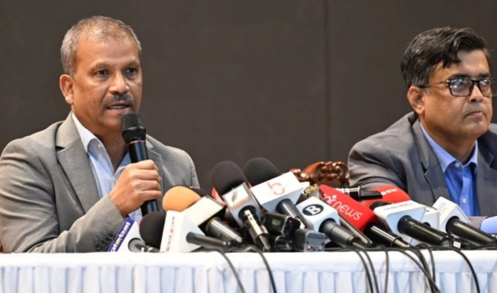 হাসিনাকে ফেরাতে সরকারের ‘কঠোর’ পরিকল্পনার কথা জানালেন আসিফ নজরুল