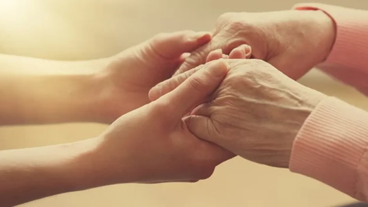 ত্বকের বয়স কমাতে তরুণদের রক্তরস নিয়ে বিজ্ঞানীদের চাঞ্চল্যকর গবেষণা