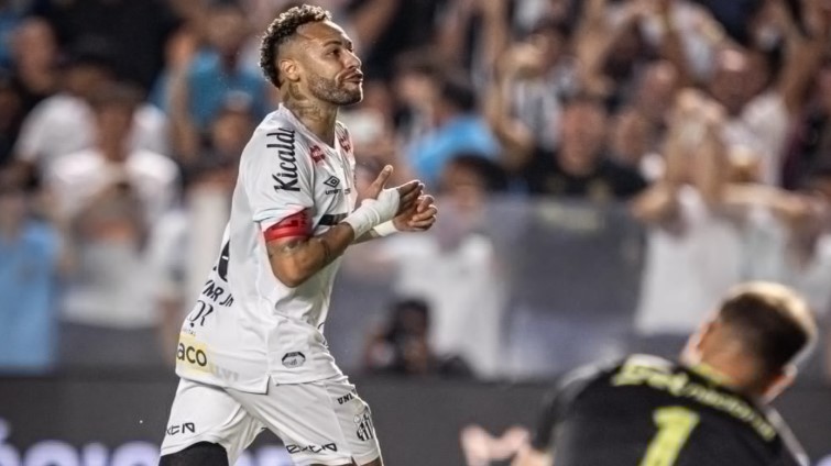 ভাঙা পা নিয়ে মাঠে নেমে অবিশ্বাস্য পারফরম্যান্স নেইমারের